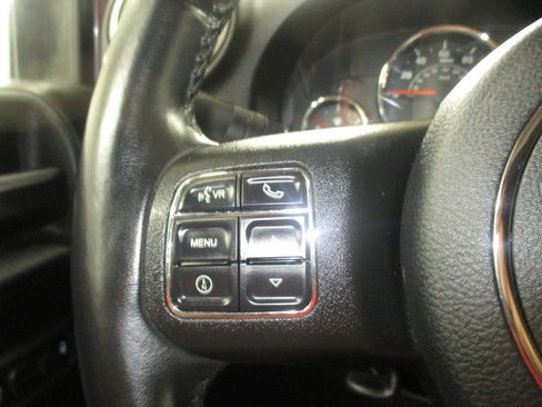 Used 2018 Jeep Wrangler Unlimited Sahara w/ Dual Top Group AWD/4WD image 25