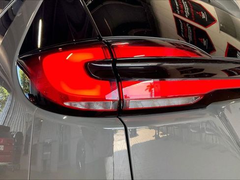 Used 2023 Chrysler Pacifica Touring-L FWD image 19