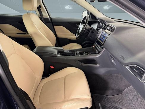Used 2018 Jaguar F-PACE Premium image 22
