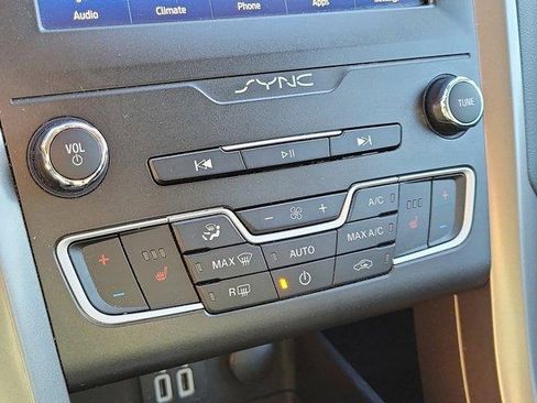 Used 2020 Ford Fusion SE image 28