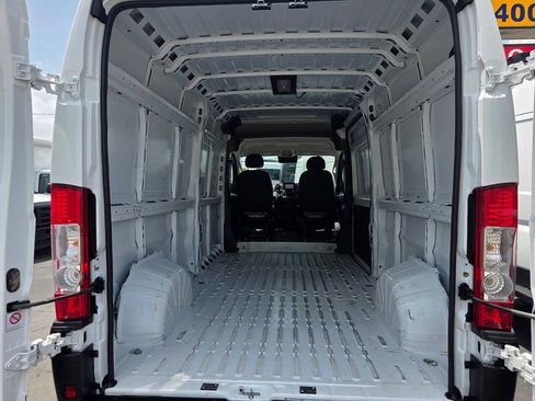 Used 2025 RAM ProMaster 2500 w/ Convenience Group FWD image 11