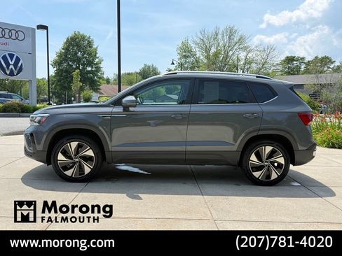 Used 2023 Volkswagen Taos SE w/ Panoramic Sunroof Package AWD/4WD image 6