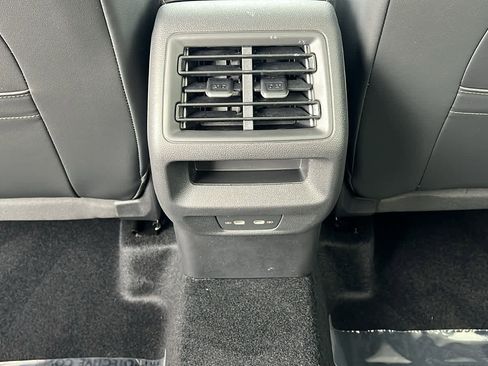 New 2026 Volkswagen Tiguan SE AWD/4WD image 25