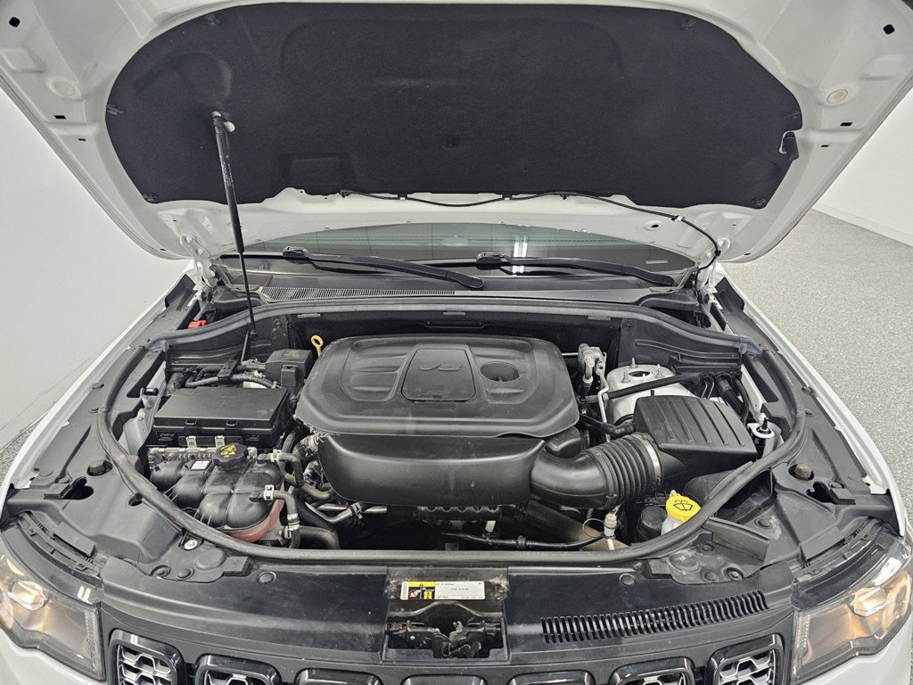 Used 2019 Jeep Grand Cherokee Altitude AWD/4WD image 11
