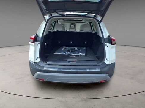 Used 2023 Nissan Rogue SV w/ SV Premium B Package image 8