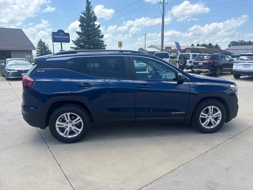 Used 2022 GMC Terrain SLE w/ Driver Convenience Package FWD image 7