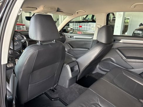 Used 2018 Volkswagen Passat 2.0T R-Line image 7