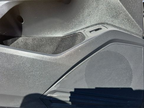 Certified 2022 Volkswagen Tiguan SE R-Line image 31