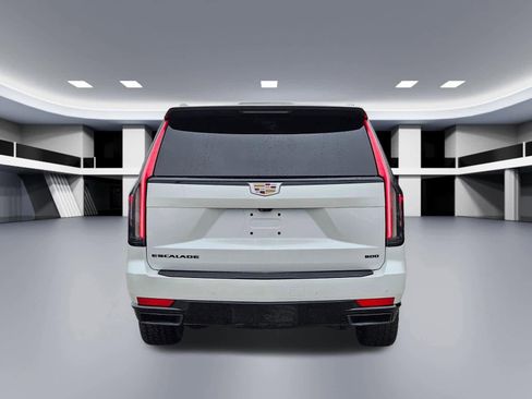 Used 2021 Cadillac Escalade ESV Premium Luxury w/ LPO, Illumination Package RWD image 4