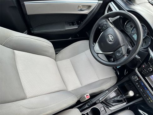 Used 2015 Toyota Corolla LE image 21