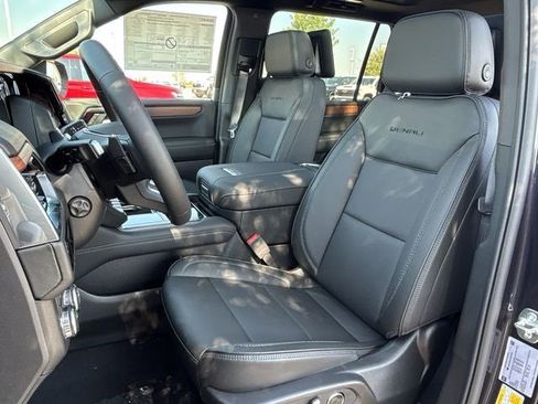 New 2026 GMC Yukon XL Denali w/ Denali Reserve Package image 10