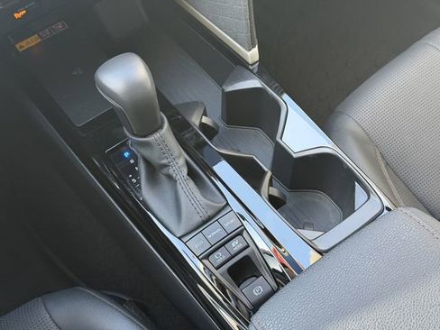 Used 2025 Toyota Camry XLE FWD image 12