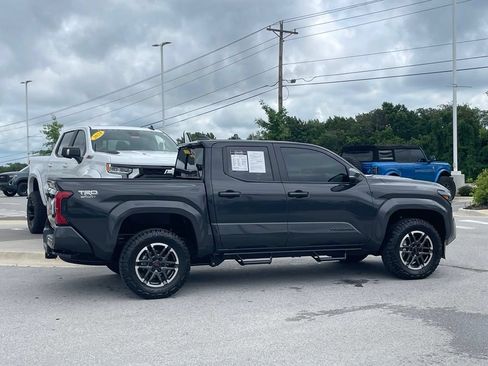 Used 2025 Toyota Tacoma TRD Sport w/ TRD Sport Premium Package AWD/4WD image 8
