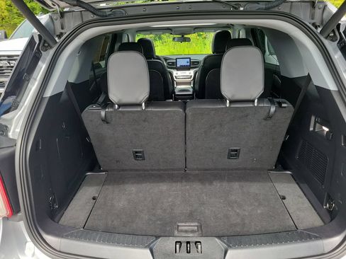 Used 2021 Ford Explorer XLT w/ Equipment Group 202A RWD image 39