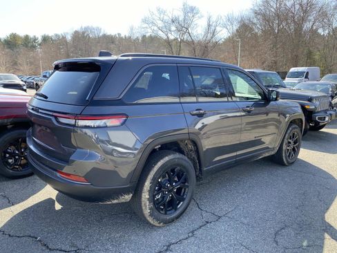 New 2026 Jeep Grand Cherokee Altitude image 3