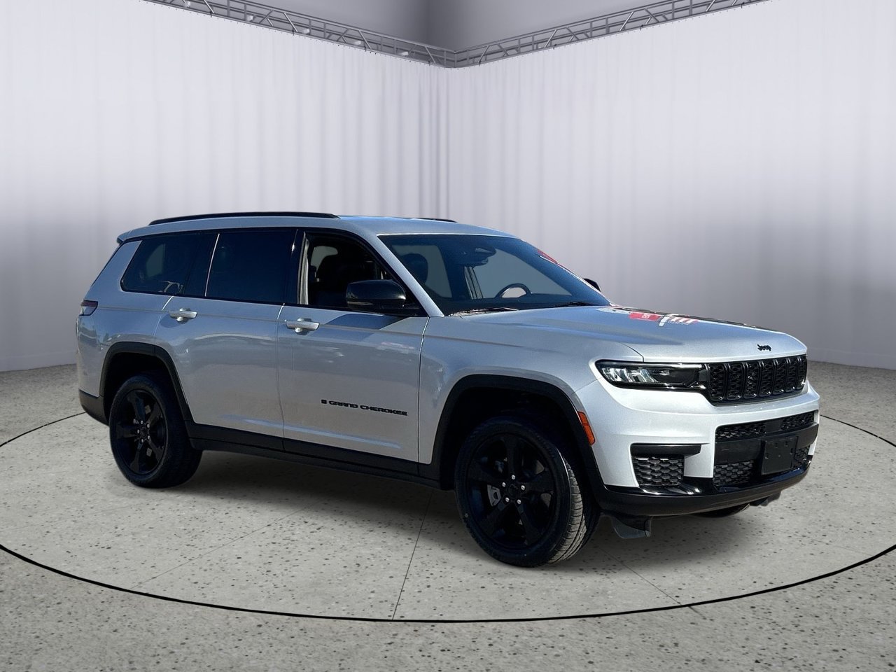 Used 2022 Jeep Grand Cherokee L Laredo RWD image 5