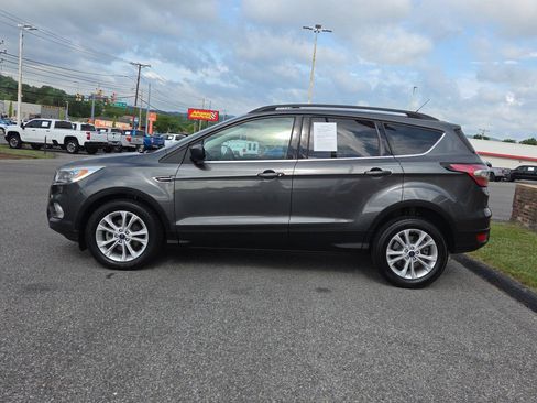 Used 2017 Ford Escape SE w/ Equipment Group 201A FWD image 6