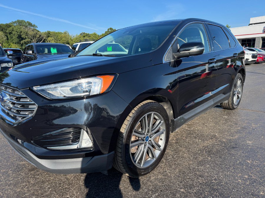 Used 2019 Ford Edge Titanium w/ Cold Weather Package AWD/4WD image 9
