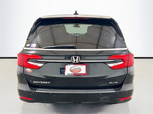 Used 2023 Honda Odyssey Elite image 5