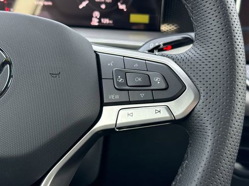 New 2026 Volkswagen Tiguan SE R-Line image 38