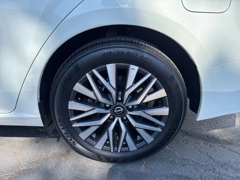 Used 2025 Nissan Altima 2.5 SV FWD image 30