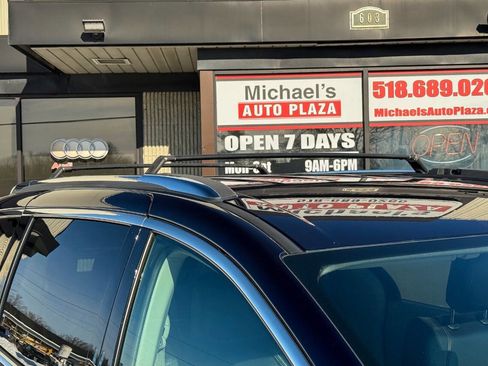 Used 2020 Chrysler Pacifica Touring-L image 9