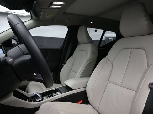 Used 2023 Volvo XC40 B5 Plus w/ Protection Package Premier AWD/4WD image 10