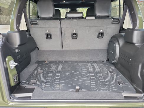 Used 2024 Jeep Wrangler Unlimited Rubicon 4xe image 22