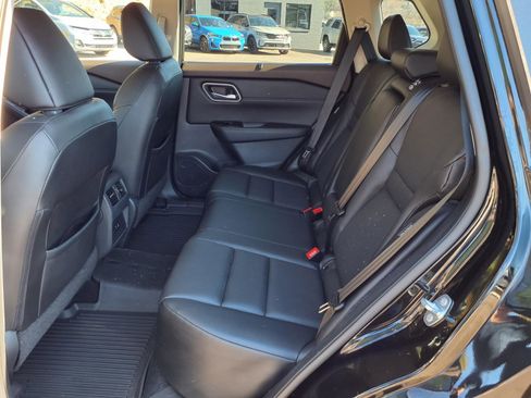 Used 2021 Nissan Rogue SV w/ Premium Package image 10