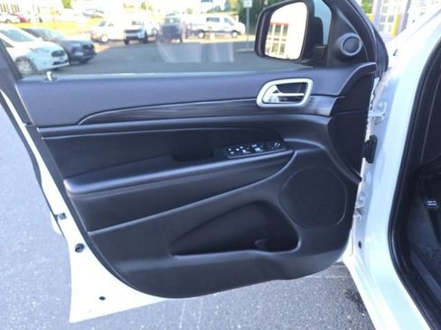 Used 2022 Jeep Grand Cherokee Laredo X AWD/4WD image 21