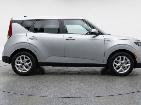 Used 2025 Kia Soul LX w/ LX Technology Package FWD image 8