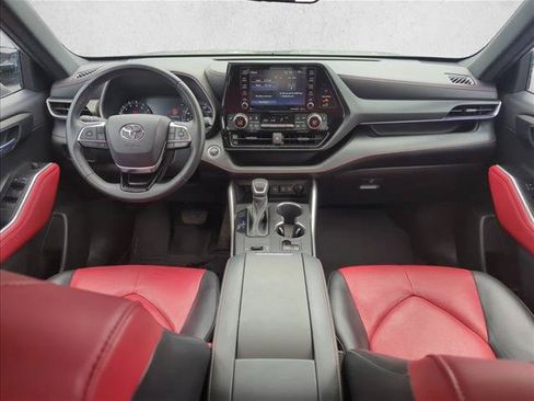 Used 2021 Toyota Highlander XSE FWD image 22
