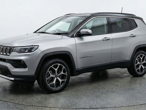Used 2025 Jeep Compass Limited image 3