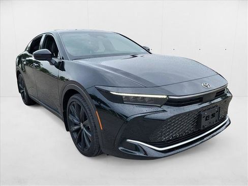 Used 2025 Toyota Crown Nightshade image 3