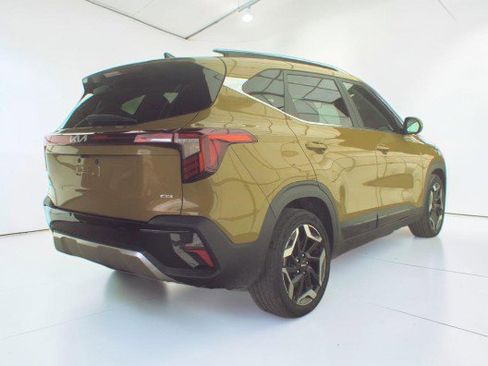 Used 2024 Kia Seltos SX w/ SX Sunroof Package AWD/4WD image 4