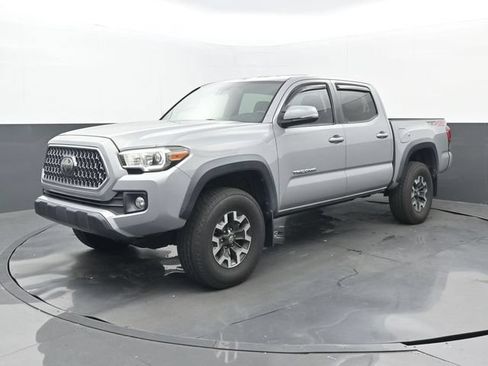 Used 2019 Toyota Tacoma TRD Off-Road AWD/4WD image 8