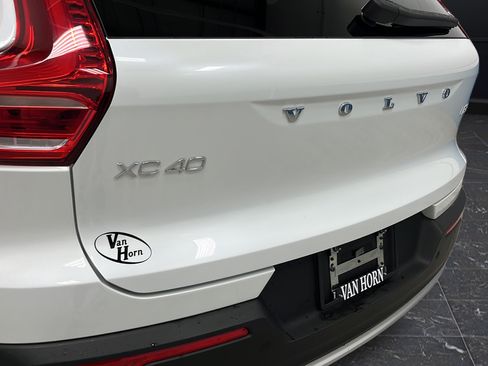 Used 2023 Volvo XC40 B5 Plus w/ Driver Assist Package AWD/4WD image 39