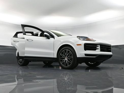 Certified 2025 Porsche Cayenne Coupe AWD/4WD image 39