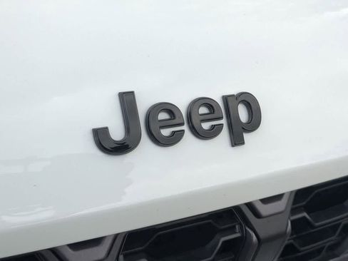 New 2026 Jeep Grand Cherokee Altitude AWD/4WD image 12