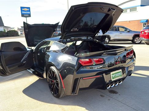 Used 2019 Chevrolet Corvette Grand Sport w/ Carbon Flash Badge Package image 14