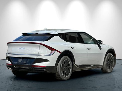 New 2025 Kia EV6 Wind RWD image 4