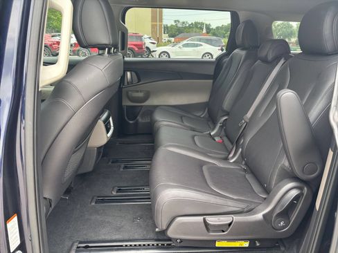 Used 2026 Kia Carnival FWD image 27