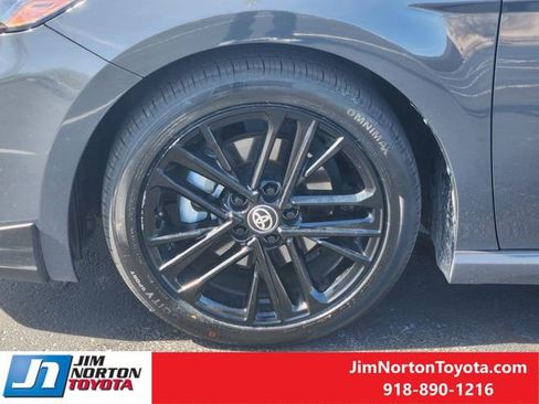 Used 2025 Toyota Camry SE image 12