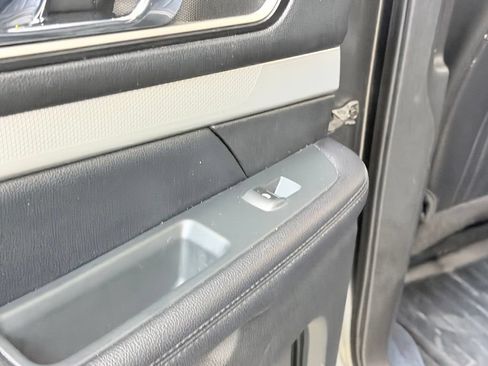Used 2017 Ford Explorer XLT w/ Equipment Group 202A FWD image 18