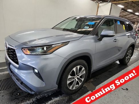 Used 2021 Toyota Highlander XLE image 1