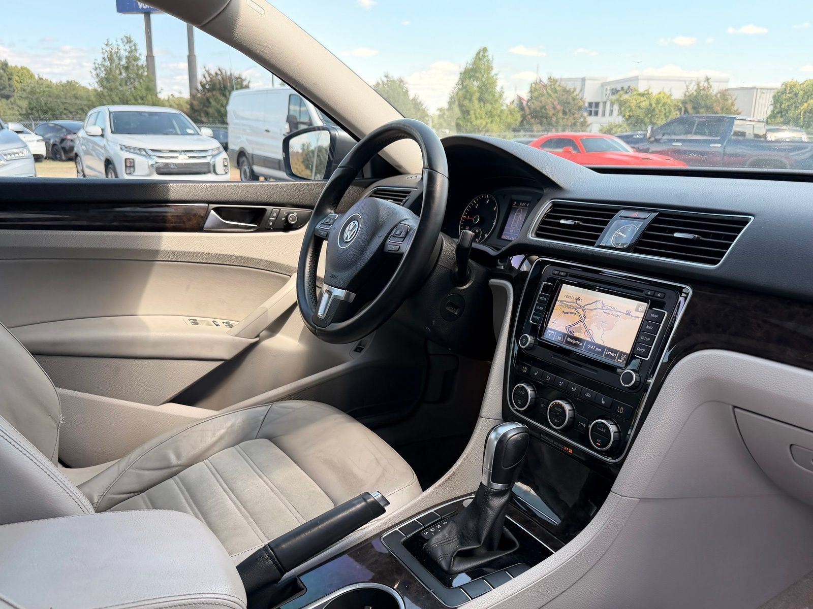 Used 2015 Volkswagen Passat TDI SEL Premium FWD image 24