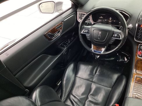 Used 2017 Lincoln Continental Select image 30