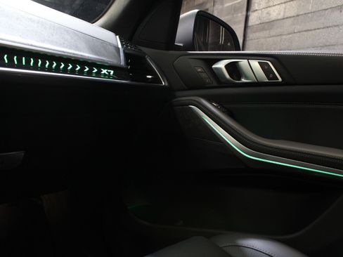 Used 2024 BMW X7 xDrive40i w/ Climate Comfort Package image 81