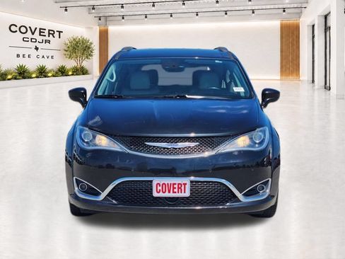 Used 2019 Chrysler Pacifica Touring-L w/ Advanced Safetytec Group FWD image 3