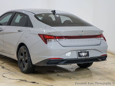 Used 2022 Hyundai Elantra SEL FWD image 9
